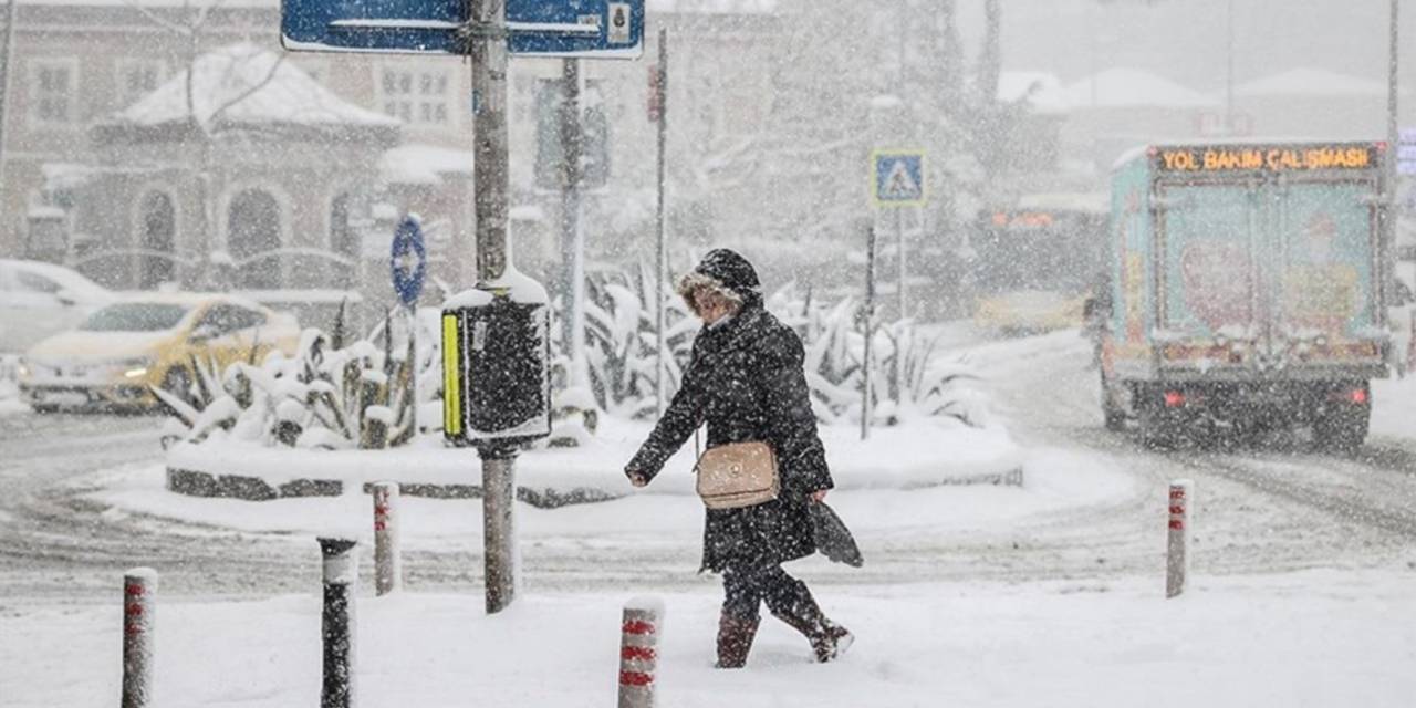 Kar kalınlığı 40 cm’ye ulaştı! Çalışmalar aralıksız sürüyor