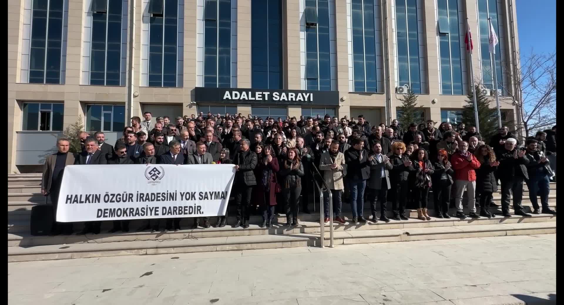 Barolar Birliği'nden Van Büyükşehir Belediyesi'ne kayyum atanmasına tepki
