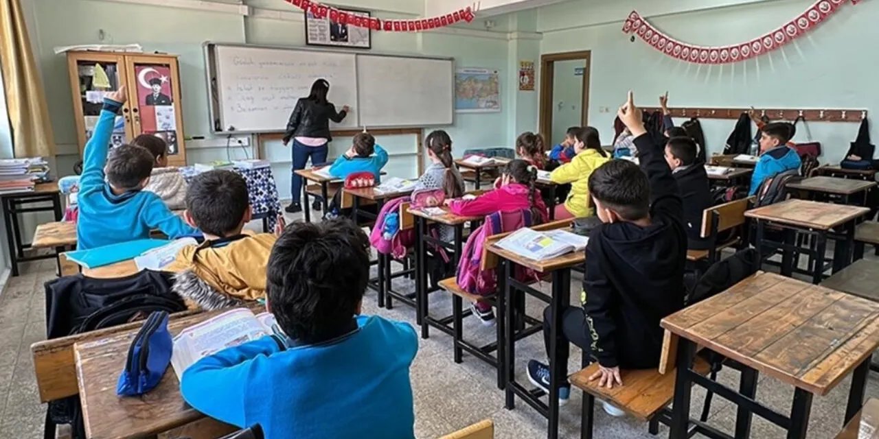 Nisan ara tatil tarihi ne zaman? Okul ne zaman kapanıyor 2025?