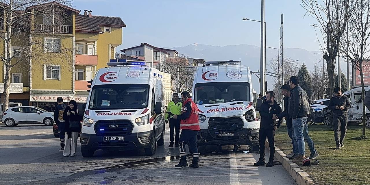 Ambulans kaza yaptı! Hamile kadın ve bebeği hayatını kaybetti