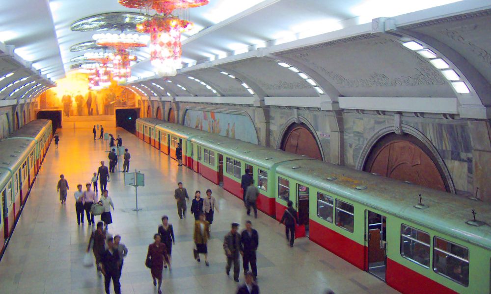 Dunyanin-en-derin-metro-istasyonlari9.jpg