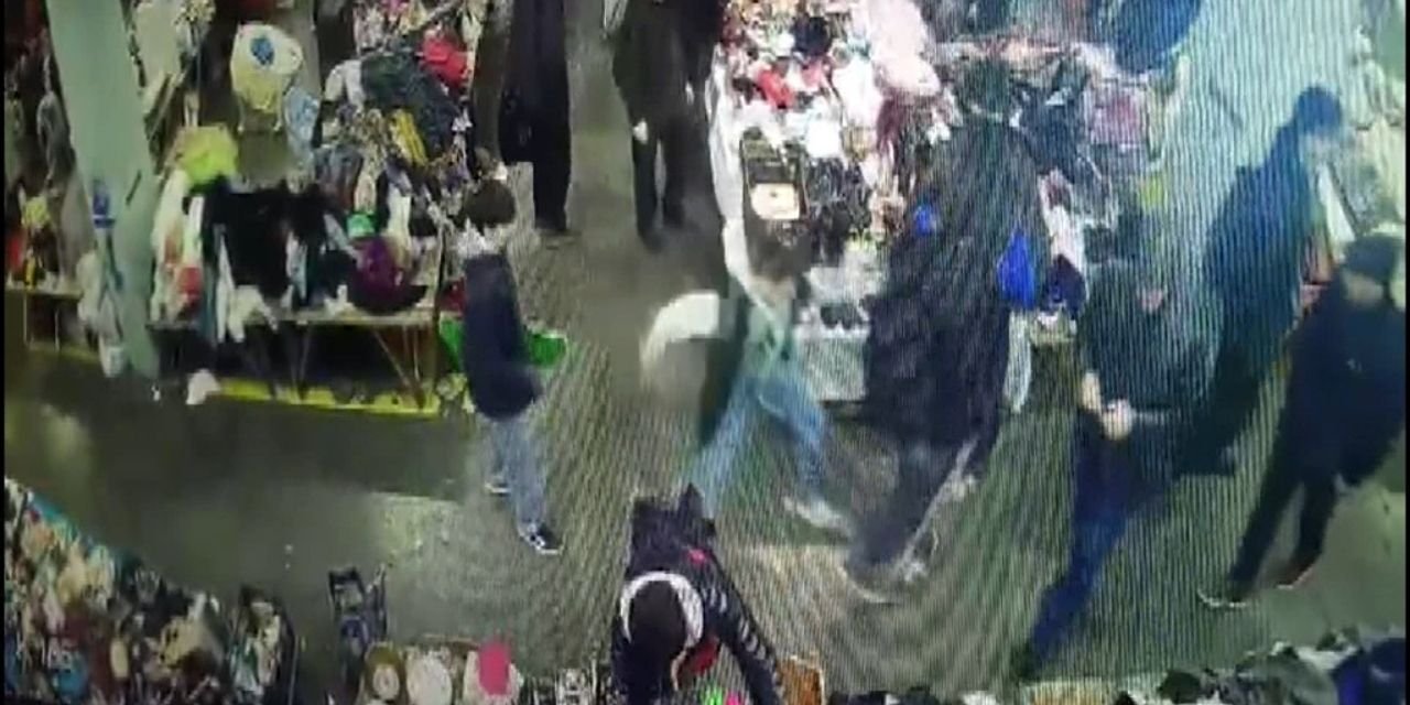 Kadıköy'de bıçaklı saldırıya uğrayan İtalyan şefin oğlu hayatını kaybetti