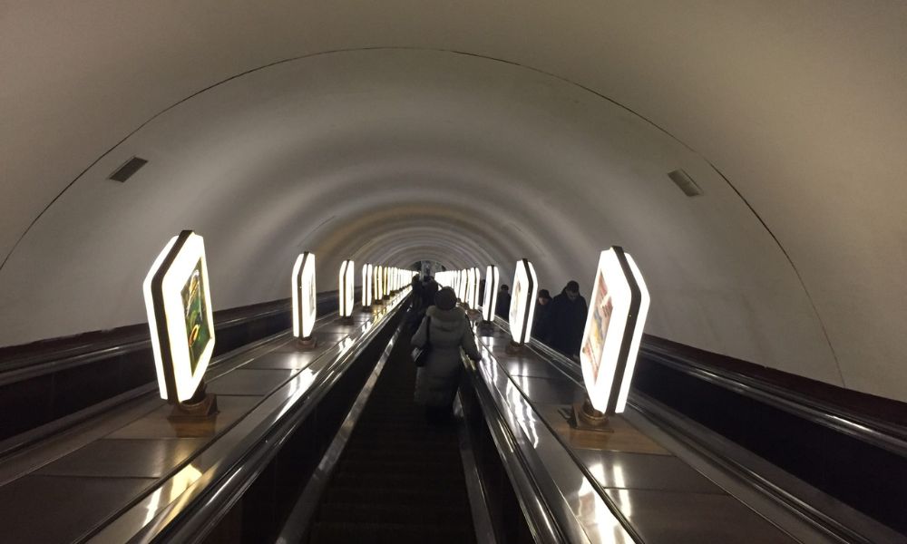 Dunyanin-en-derin-metro-istasyonlari8.jpg