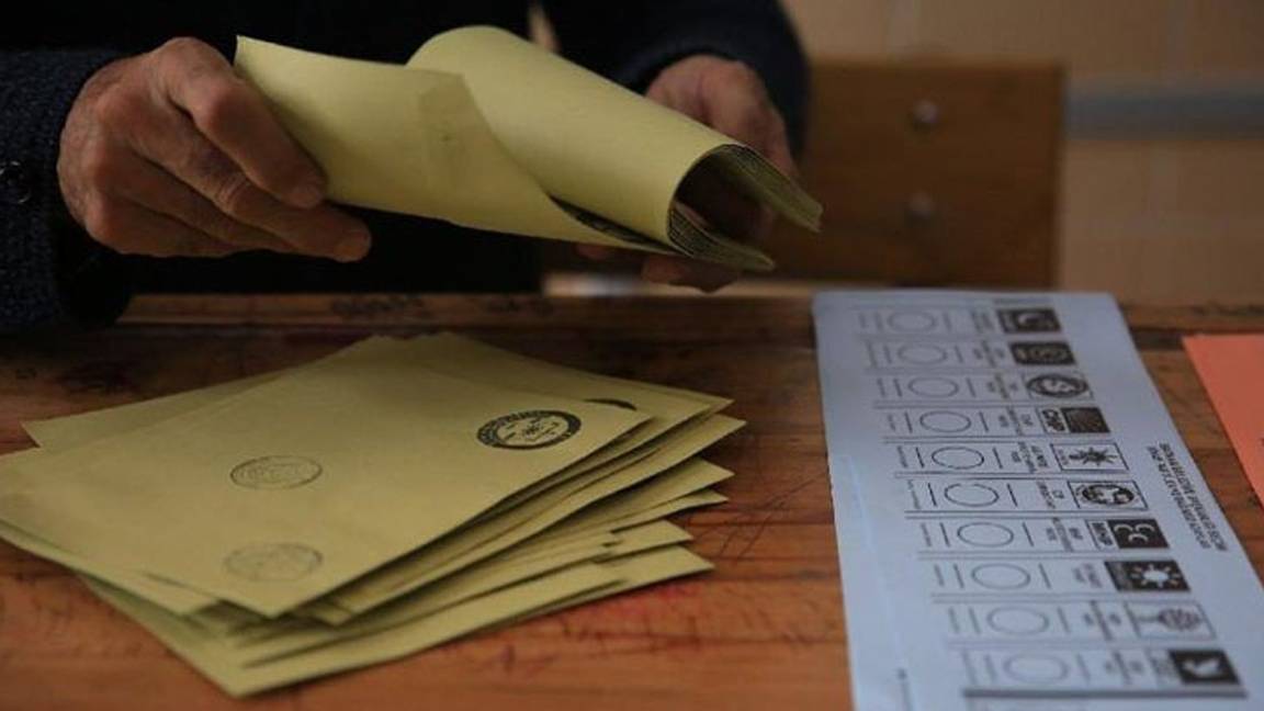 AKP'ye büyük şok! Anketlerde ‘üçüncü parti’ de değişti!