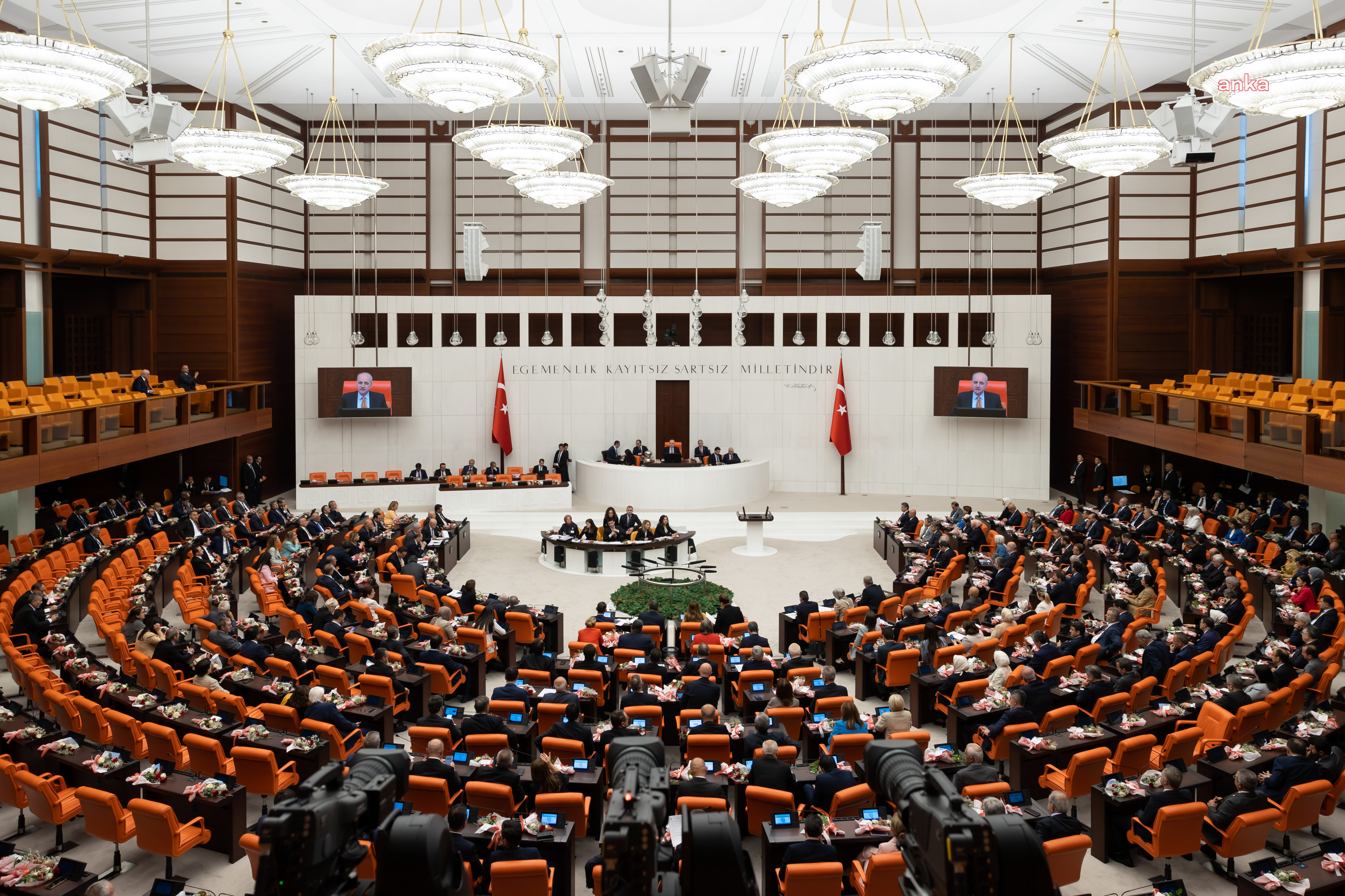 CHP, İmamoğlu'nun diplomasının iptal edilmesini TBMM'de protesto etti