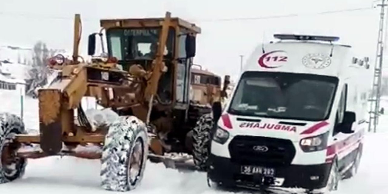 Kars'ta bir hasta kar yüzünden mahsur kaldı