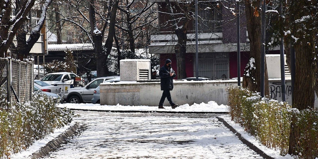 Ankara'ya kar yağıyor! Ankara'da kar yağışı ne zamana kadar devam edecek?